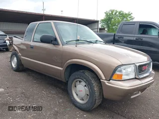 2002 GMC Sonoma SL Fleet z VIN 1GTCS19W128236276, wystawiony jako IAAI lot #42309822 z przebiegiem 106 078 mil mil oraz . Historia ofert i sprzedaży dostępna na DreamBid. Obrazek 1.