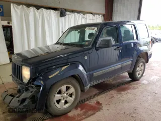 2012 Jeep Liberty Sport z VIN 1C4PJMAK9CW129035, wystawiony jako Copart lot #57905335 z przebiegiem 137 701 mil mil oraz Szkoda całkowita • Salvage title. Historia ofert i sprzedaży dostępna na DreamBid. Obrazek 1.