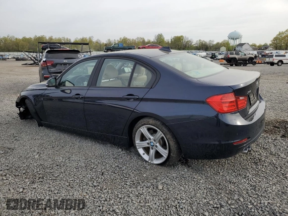 2015 BMW 3 Series 328i xDrive с VIN WBA3B5C5XFF960442, выставлен на аукционе Copart как лот 54366375 с пробегом 56 953 миль миль и Списание • Salvage title. История ставок и продаж доступна на DreamBid. Изображение 2.