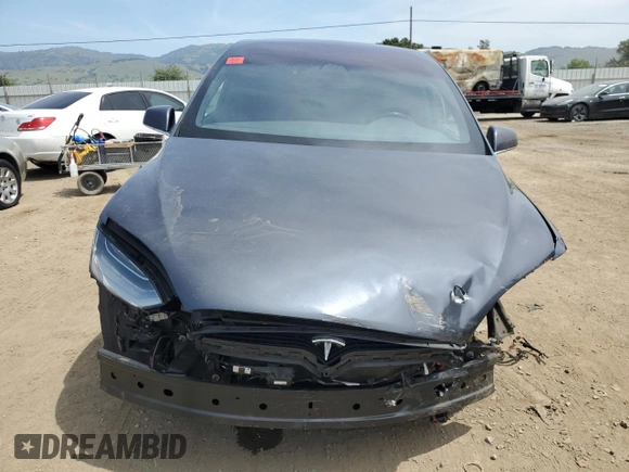 2017 Tesla Model X 90D z VIN 5YJXCDE21HF056145, wystawiony jako Copart lot #55128995 z przebiegiem 86 314 mil mil oraz Szkody całkowita. Historia ofert i sprzedaży dostępna na DreamBid. Obrazek 5.