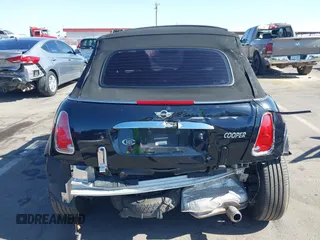 2008 MINI Convertible z VIN WMWRF33528TF67495, wystawiony jako IAAI lot #42305873 z przebiegiem 111 264 mil mil oraz . Historia ofert i sprzedaży dostępna na DreamBid. Obrazek 15.