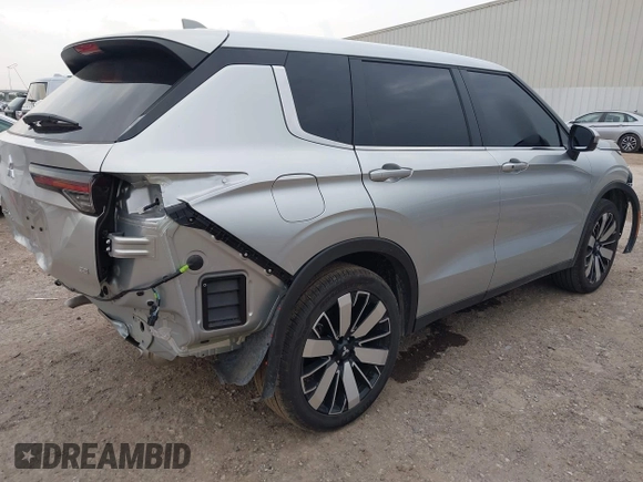 2025 Mitsubishi Outlander SEL z VIN JA4J3VA81SZ015726, wystawiony jako IAAI lot #42392744 z przebiegiem 4 004 mil mil oraz . Historia ofert i sprzedaży dostępna na DreamBid. Obrazek 4.