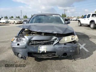 2005 Volvo S60 with VIN YV1RS592352481130, listed as a Copart auction lot 71870684 with 137,803 mi miles and Salvage Title. Bid and sale history available at carsss.com. Image 5.