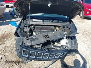 2018 Jeep Compass Latitude z VIN 3C4NJDBB5JT259385, wystawiony jako IAAI lot #42381500 z przebiegiem Nie podano mil oraz . Historia ofert i sprzedaży dostępna na DreamBid. Obrazek 10.