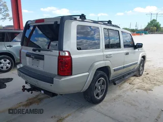 2008 Jeep Commander Sport with VIN 1J8HH48K08C200971, listed as a IAAI auction lot 42046063 with 232,501 mi miles and . Bid and sale history available at DreamBid. Image 4.
