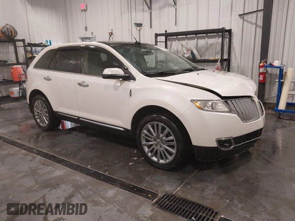 2011 Lincoln MKX with VIN 2LMDJ8JK8BBJ34012, listed as a IAAI auction lot 41524792 with 142,670 mi miles. Bid and sale history available at carsss.com. Image 1.