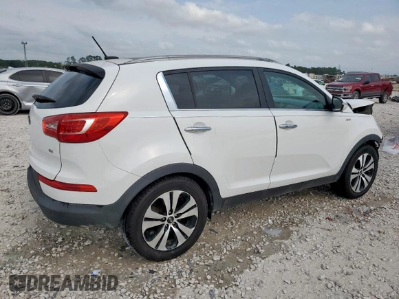 2013 Kia Sportage EX z VIN KNDPCCA29D7434437, wystawiony jako Copart lot #57657125 z przebiegiem 131 625 mil mil oraz Szkoda całkowita • Salvage title. Historia ofert i sprzedaży dostępna na DreamBid. Obrazek 3.