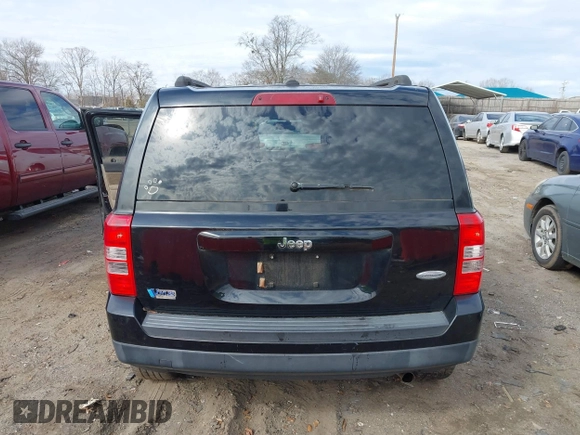 2013 Jeep Patriot Latitude with VIN 1C4NJPFA7DD213134, listed as a IAAI auction lot 41472480 with 176,068 mi miles. Bid and sale history available at carsss.com. Image 6.
