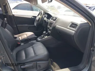 2014 Volkswagen Jetta SE z VIN 3VWD17AJXEM378102, wystawiony jako IAAI lot #42168899 z przebiegiem 117 021 mil mil oraz . Historia ofert i sprzedaży dostępna na DreamBid. Obrazek 5.