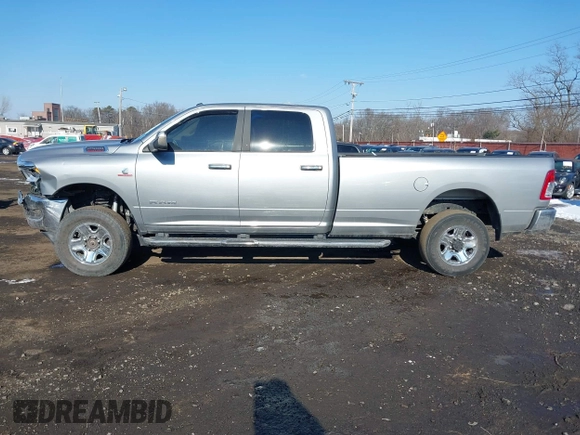 2019 Ram 2500 Big Horn with VIN 3C6UR5JL7KG650270, listed as a IAAI auction lot 41421338 with 107,405 mi miles. Bid and sale history available at carsss.com. Image 14.