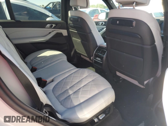 2023 BMW X7 M60i z VIN 5UX33EM07P9P54139, wystawiony jako Copart lot #74120224 z przebiegiem Nie podano mil oraz Szkoda całkowita • Salvage title. Historia ofert i sprzedaży dostępna na DreamBid. Obrazek 11.