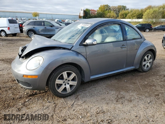 2006 Volkswagen Beetle z VIN 3VWRR31CX6M405549, wystawiony jako Copart lot #76160634 z przebiegiem 54 608 mil mil oraz Czysty tytuł • Clean title. Historia ofert i sprzedaży dostępna na DreamBid. Obrazek 1.