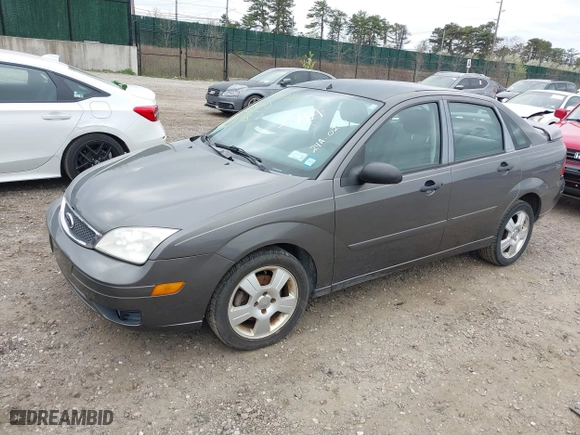 2007 Ford Focus S with VIN 1FAHP34N27W241819, listed as a IAAI auction lot 42040284 with 90,220 mi miles. Bid and sale history available at carsss.com. Image 2.