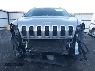 2014 Jeep Cherokee Latitude with VIN 1C4PJMCSXEW220556, listed as a IAAI auction lot 41060501 with 70,152 mi miles and . Bid and sale history available at carsss.com. Image 6.