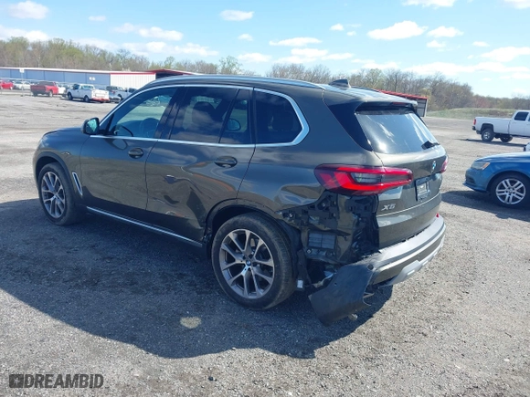 2022 BMW X5 xDrive40i with VIN 5UXCR6C06N9L83350, listed as a IAAI auction lot 41950890 with 29,701 mi miles. Bid and sale history available at carsss.com. Image 3.