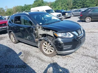 2017 Nissan Rogue S z VIN KNMAT2MV6HP574702, wystawiony jako IAAI lot #42828517 z przebiegiem 147 418 mil mil oraz . Historia ofert i sprzedaży dostępna na DreamBid. Obrazek 1.
