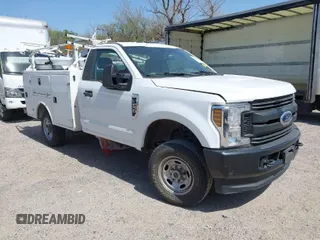 2019 Ford Super Duty F-250 SRW XL with VIN 1FDBF2B69KED38034, listed as a IAAI auction lot 41800688 with 153,156 mi miles. Bid and sale history available at carsss.com. Image 1.