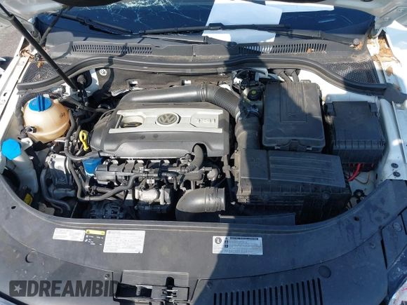 2015 Volkswagen CC R-Line with VIN WVWBN7AN3FE819870, listed as a IAAI auction lot 39390950 with 86,082 mi miles. Bid and sale history available at carsss.com. Image 10.