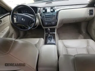 2011 Cadillac DTS Luxury Collection z VIN 1G6KD5E62BU112658, wystawiony jako Copart lot #56920935 z przebiegiem 141 550 mil mil oraz Tytuł czysty. Historia ofert i sprzedaży dostępna na DreamBid. Obrazek 8.