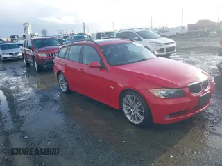 2007 BMW 3 Series 328xi z VIN WBAVT73507FZ36976, wystawiony jako IAAI lot #41647516 z przebiegiem 157 049 mil mil oraz . Historia ofert i sprzedaży dostępna na DreamBid. Obrazek 1.