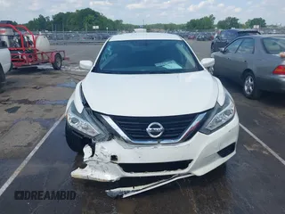 2017 Nissan Altima SR z VIN 1N4AL3AP3HC237252, wystawiony jako IAAI lot #42158198 z przebiegiem 138 672 mil mil oraz . Historia ofert i sprzedaży dostępna na DreamBid. Obrazek 11.