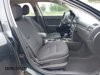 2010 Ford Fusion SE with VIN 3FAHP0HG3AR255152, listed as a IAAI auction lot 42650515 with 33,236 mi miles and . Bid and sale history available at DreamBid. Image 5.