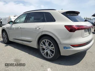 2021 Audi e-tron Prestige z VIN WA1VAAGE9MB024067, wystawiony jako Copart lot #55161285 z przebiegiem 55 806 mil mil oraz Szkoda całkowita • Salvage title. Historia ofert i sprzedaży dostępna na DreamBid. Obrazek 2.