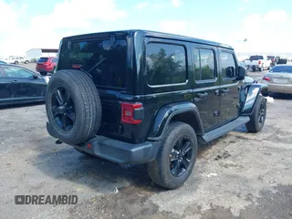 2020 Jeep Wrangler Unlimited Sahara z VIN 1C4HJXEN6LW106869, wystawiony jako IAAI lot #42390113 z przebiegiem 56 907 mil mil oraz . Historia ofert i sprzedaży dostępna na DreamBid. Obrazek 4.