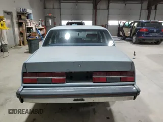 1985 Chevrolet Celebrity z VIN 2G1AW19X2F1138184, wystawiony jako Copart lot #82756234 z przebiegiem 11 872 mil mil oraz Tytuł czysty. Historia ofert i sprzedaży dostępna na DreamBid. Obrazek 6.