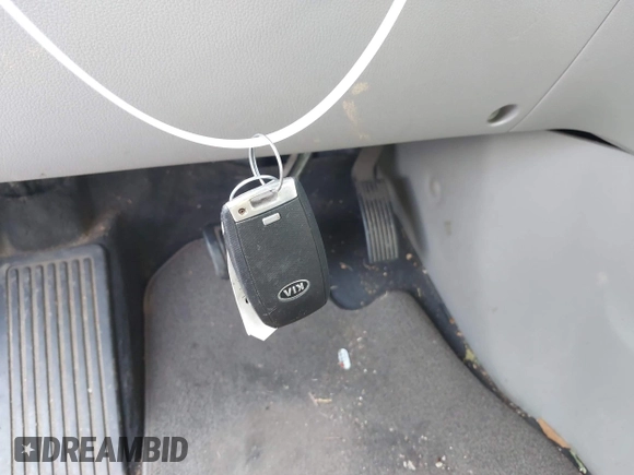 2017 Kia Sedona LX with VIN KNDMB5C17H6292641, listed as a IAAI auction lot 42010175 with 95,247 mi miles. Bid and sale history available at carsss.com. Image 11.
