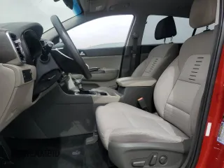 2018 Kia Sportage LX z VIN KNDPMCACXJ7327057, wystawiony jako Copart lot #57280695 z przebiegiem 157 460 mil mil oraz Czysty tytuł • Clean title. Historia ofert i sprzedaży dostępna na DreamBid. Obrazek 7.