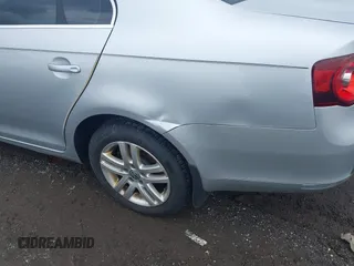2010 Volkswagen Jetta TDI с VIN 3VWAL7AJ6AM082663, выставлен на аукционе IAAI как лот 42337155 с пробегом Не указан миль и . История ставок и продаж доступна на DreamBid. Изображение 14.