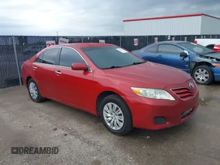 2011 Toyota Camry LE z VIN 4T4BF3EK7BR179282, wystawiony jako IAAI lot #42176354 z przebiegiem 232 940 mil mil oraz . Historia ofert i sprzedaży dostępna na DreamBid. Obrazek 1.