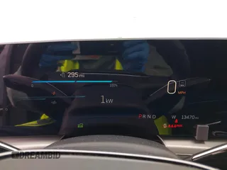 2024 Cadillac LYRIQ Luxury z VIN 1GYKPPRK1RZ109216, wystawiony jako IAAI lot #42180416 z przebiegiem 13 470 mil mil oraz . Historia ofert i sprzedaży dostępna na DreamBid. Obrazek 18.