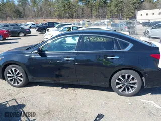 2017 Nissan Altima 2.5 SR with VIN 1N4AL3AP4HC290929, listed as a IAAI auction lot 41573036 with 77,029 mi miles. Bid and sale history available at carsss.com. Image 14.