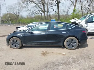 2018 Tesla Model 3 Long Range Battery z VIN 5YJ3E1EB2JF103096, wystawiony jako IAAI lot #42016324 z przebiegiem 143 247 mil mil oraz . Historia ofert i sprzedaży dostępna na DreamBid. Obrazek 15.