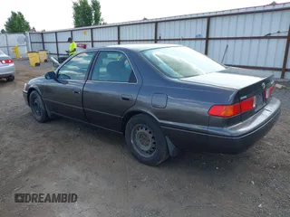 2000 Toyota Camry LE z VIN JT2BF22K4Y0236656, wystawiony jako IAAI lot #42476539 z przebiegiem 210 773 mil mil oraz . Historia ofert i sprzedaży dostępna na DreamBid. Obrazek 3.