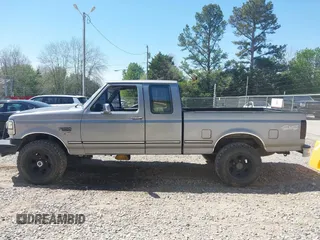 1996 Ford F-250 with VIN 1FTHX26F0TEB68671, listed as a IAAI auction lot 41903909 with 330,621 mi miles. Bid and sale history available at carsss.com. Image 14.