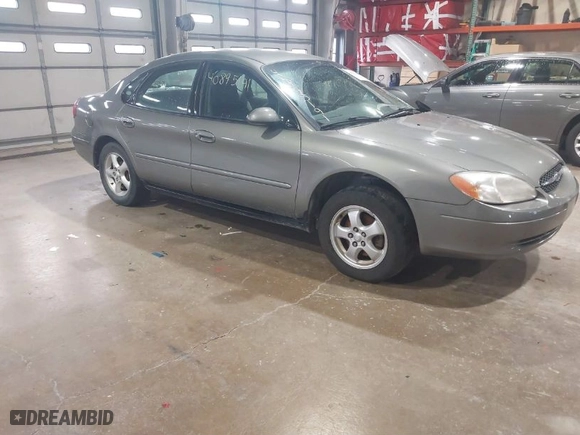 2001 Ford Taurus SES with VIN 1FAFP55U01G211079, listed as a IAAI auction lot 40895191 with 151,912 mi miles. Bid and sale history available at carsss.com. Image 1.