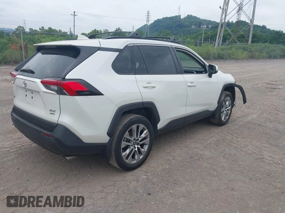 2022 Toyota RAV4 XLE Premium z VIN 2T3A1RFV4NW287421, wystawiony jako IAAI lot #42602371 z przebiegiem 59 294 mil mil oraz . Historia ofert i sprzedaży dostępna na DreamBid. Obrazek 4.