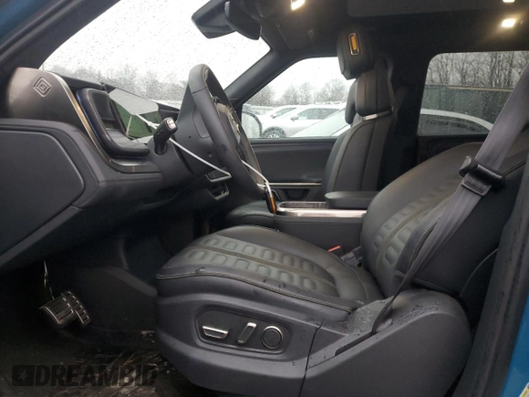 2024 Rivian R1S Adventure z VIN 7PDSGABA1RN031444, wystawiony jako Copart lot #43312765 z przebiegiem Nie podano mil oraz Szkody całkowita. Historia ofert i sprzedaży dostępna na DreamBid. Obrazek 7.