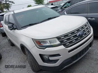 2016 Ford Explorer XLT with VIN 1FM5K7D83GGA82604, listed as a IAAI auction lot 42047962 with 198,270 mi miles and . Bid and sale history available at carsss.com. Image 1.