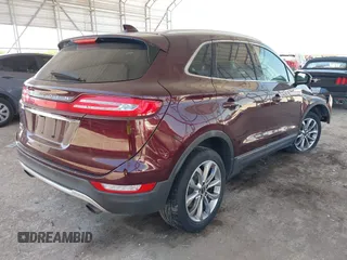 2019 Lincoln MKC Select z VIN 5LMCJ2C92KUL17640, wystawiony jako IAAI lot #41981742 z przebiegiem 58 677 mil mil oraz . Historia ofert i sprzedaży dostępna na DreamBid. Obrazek 4.