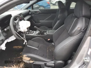 2025 Toyota 86 Premium z VIN JF1ZNBE19S8753963, wystawiony jako Copart lot #53180045 z przebiegiem 1528 mil mil oraz Szkody całkowita. Historia ofert i sprzedaży dostępna na DreamBid. Obrazek 7.