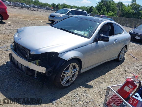 2014 Mercedes-Benz C 250 z VIN WDDGJ4HB2EG199369, wystawiony jako IAAI lot #42287574 z przebiegiem 19 774 mil mil oraz . Historia ofert i sprzedaży dostępna na DreamBid. Obrazek 2.
