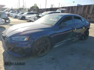 2022 Audi RS 5 Sportback z VIN WUAAWCF53NA902055, wystawiony jako Copart lot #52702634 z przebiegiem 25 128 mil mil oraz Szkody całkowita. Historia ofert i sprzedaży dostępna na DreamBid. Obrazek 1.