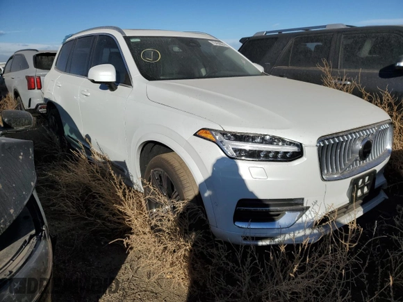 2024 Volvo XC90 Plus with VIN YV4H60LE6R1209420, listed as a Copart auction lot 75458864 with 1,560 mi miles and Salvage Title. Bid and sale history available at DreamBid. Image 4.