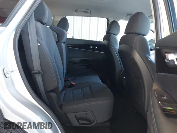 2018 Kia Sorento LX V6 with VIN 5XYPGDA50JG413205, listed as a IAAI auction lot 40331681 with 69,664 mi miles. Bid and sale history available at carsss.com. Image 8.