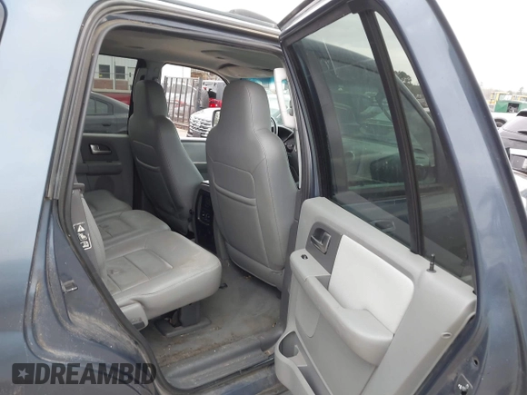 2004 Ford Expedition Special Service with VIN 1FMPU15L24LA43038, listed as a IAAI auction lot 41738454 with 238,489 mi miles. Bid and sale history available at carsss.com. Image 8.