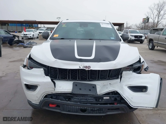 2019 Jeep Grand Cherokee Trailhawk with VIN 1C4RJFLG0KC837817, listed as a IAAI auction lot 41754787 with 86,235 mi miles. Bid and sale history available at carsss.com. Image 6.
